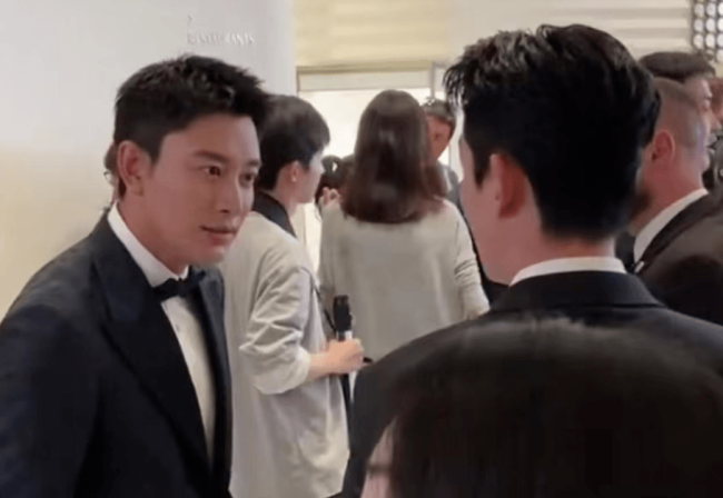 戛纳为巩俐清场：出场霸气十足 果然有“巩皇”气质