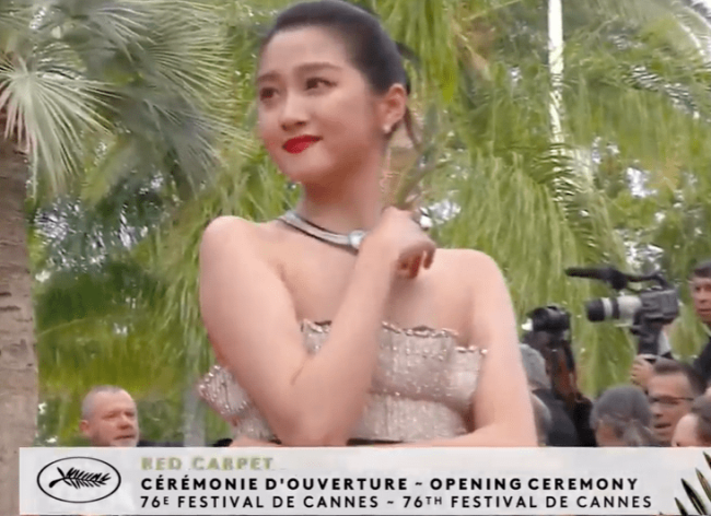 戛纳为巩俐清场：出场霸气十足 果然有“巩皇”气质