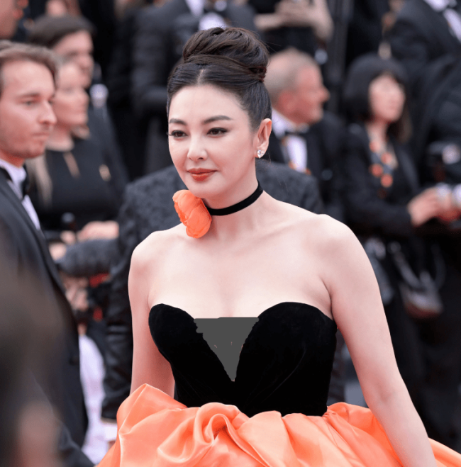 戛纳为巩俐清场：出场霸气十足 果然有“巩皇”气质