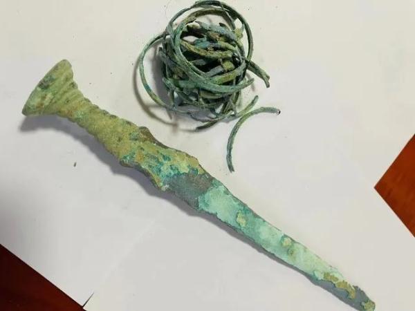 云南一小伙路遇“神秘”老人，5600元买下战国古青铜剑，竟是真的……