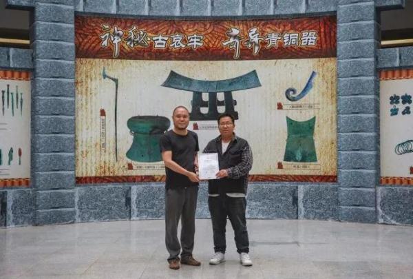 云南一小伙路遇“神秘”老人，5600元买下战国古青铜剑，竟是真的……