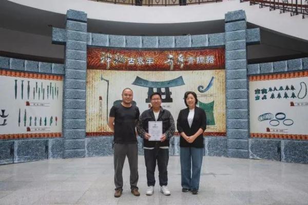 云南一小伙路遇“神秘”老人，5600元买下战国古青铜剑，竟是真的……