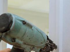 水电工人被射钉枪击中头部身亡