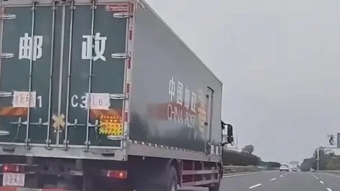 网友高速偶遇高考试卷押送车队