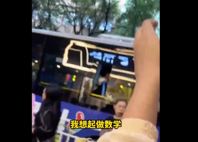 女生考完数学高兴大哭，网友：高数向你招手