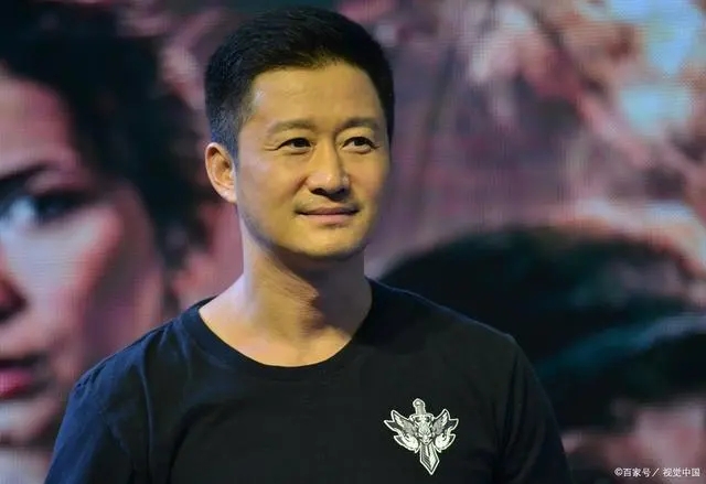 吴京和贾静雯牵手热聊