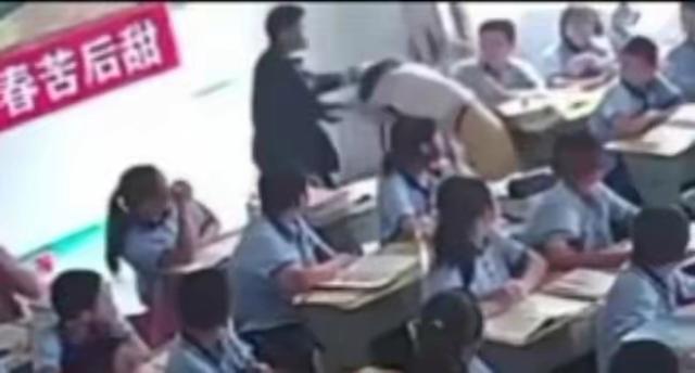 男生被老师掌掴后还手 学校回应：学生系一时冲动