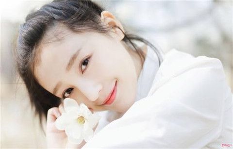 狮子座女生喜欢一个人的表现,狮子座心动时的才会有的表现