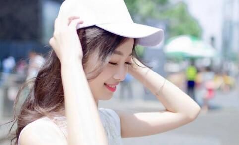 双鱼女喜欢你的9大表现,她在默默关注你