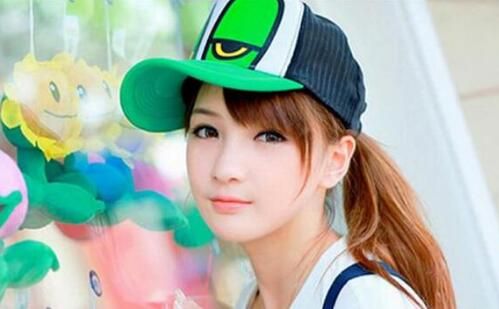 巨蟹女喜欢你的8个预兆，看她有没有喜欢你