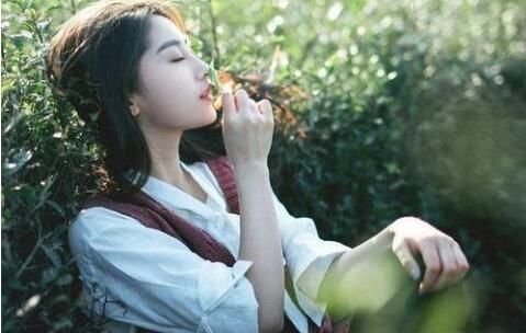 巨蟹座女生喜欢一个人的表现，巨蟹座女生在意你的表现