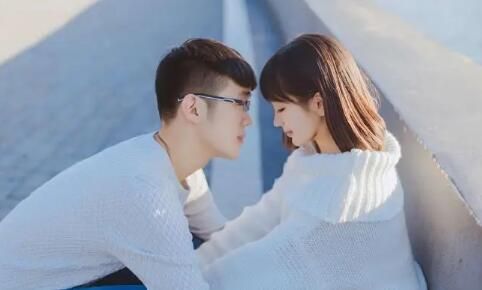 跟双子女谈恋爱快疯了,不了解她就很难追到