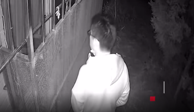 睡觉时梦见女孩拉屎拉自己一身是什么意思、代表着什么？