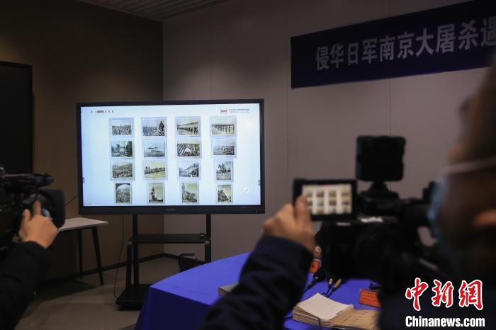 据不完全统计，近17年间，日本僧侣大东仁收集转交加上无偿捐赠给南京的资料已超过四千五百余份。&emsp;泱波 摄