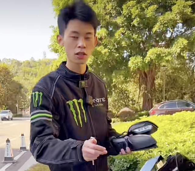 网红苏乞儿回应骑摩托上高速被拦：翻车损失好几万