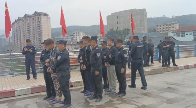 睡觉时梦见抱着陌生人是什么意思、代表着什么?